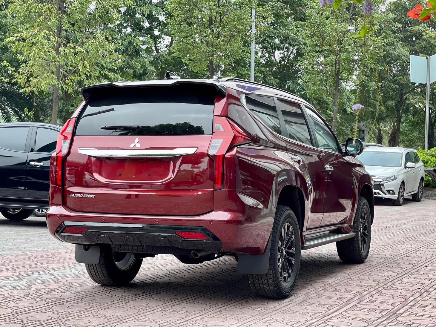 Mitsubishi Pajero Sport thêm bản mới tại Việt Nam: - Ảnh 9.