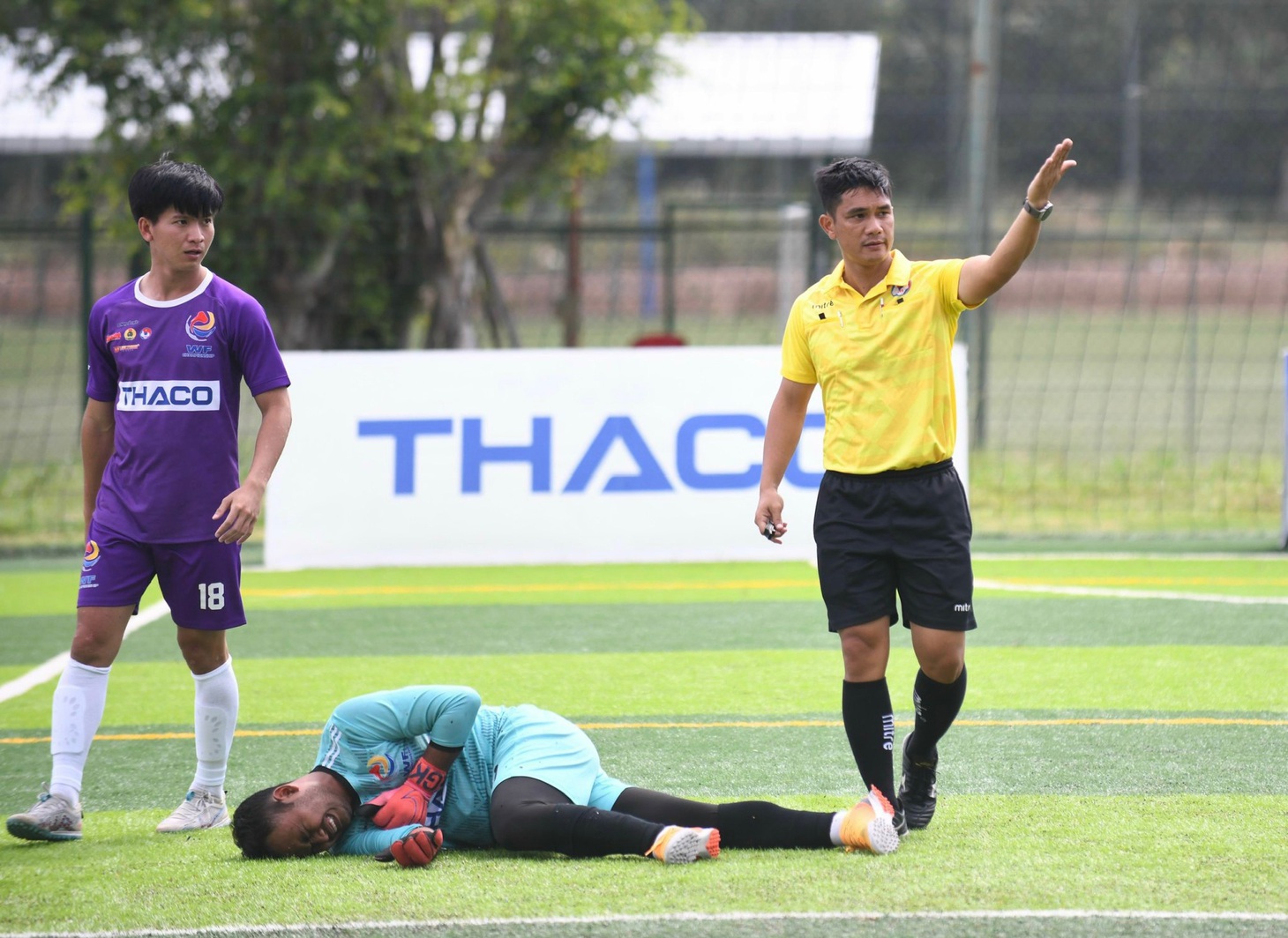 Các trọng tài điều hành vòng chung kết Giải vô địch bóng đá công nhân toàn quốc 2023 đều là những người đến từ các sân chơi chuyên nghiệp - Ảnh: QUANG ĐỊNH