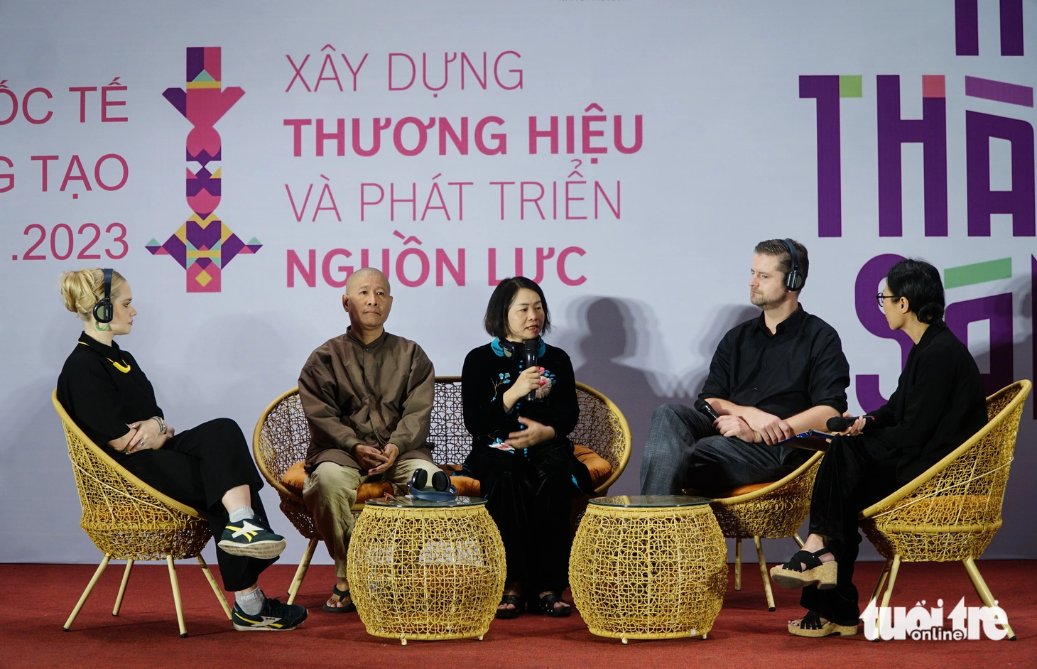 Các diễn giả thảo luận tại tọa đàm quốc tế "Thành phố sáng tạo Hà Nội - Xây dựng thương hiệu và phát triển nguồn lực" - Ảnh: NGUYỄN HIỀN