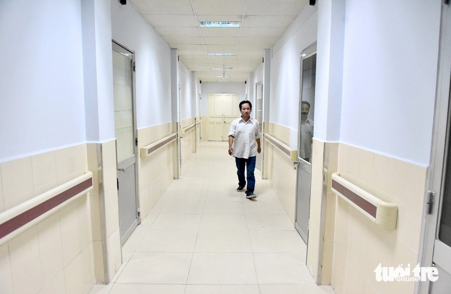 Khu vực tầng 2 khang trang, rộng rãi đang được gấp rút sửa chữa để đón bệnh nhân nội trú