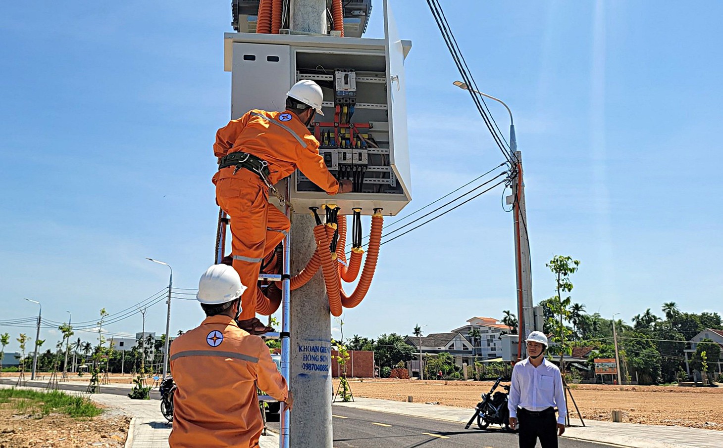 Tỉnh Quảng Ngãi đầu tư cơ sở hạ tầng tạo điều kiện cho người dân lập nghiệp tại khu tái định cư ổn định cuộc sống mới