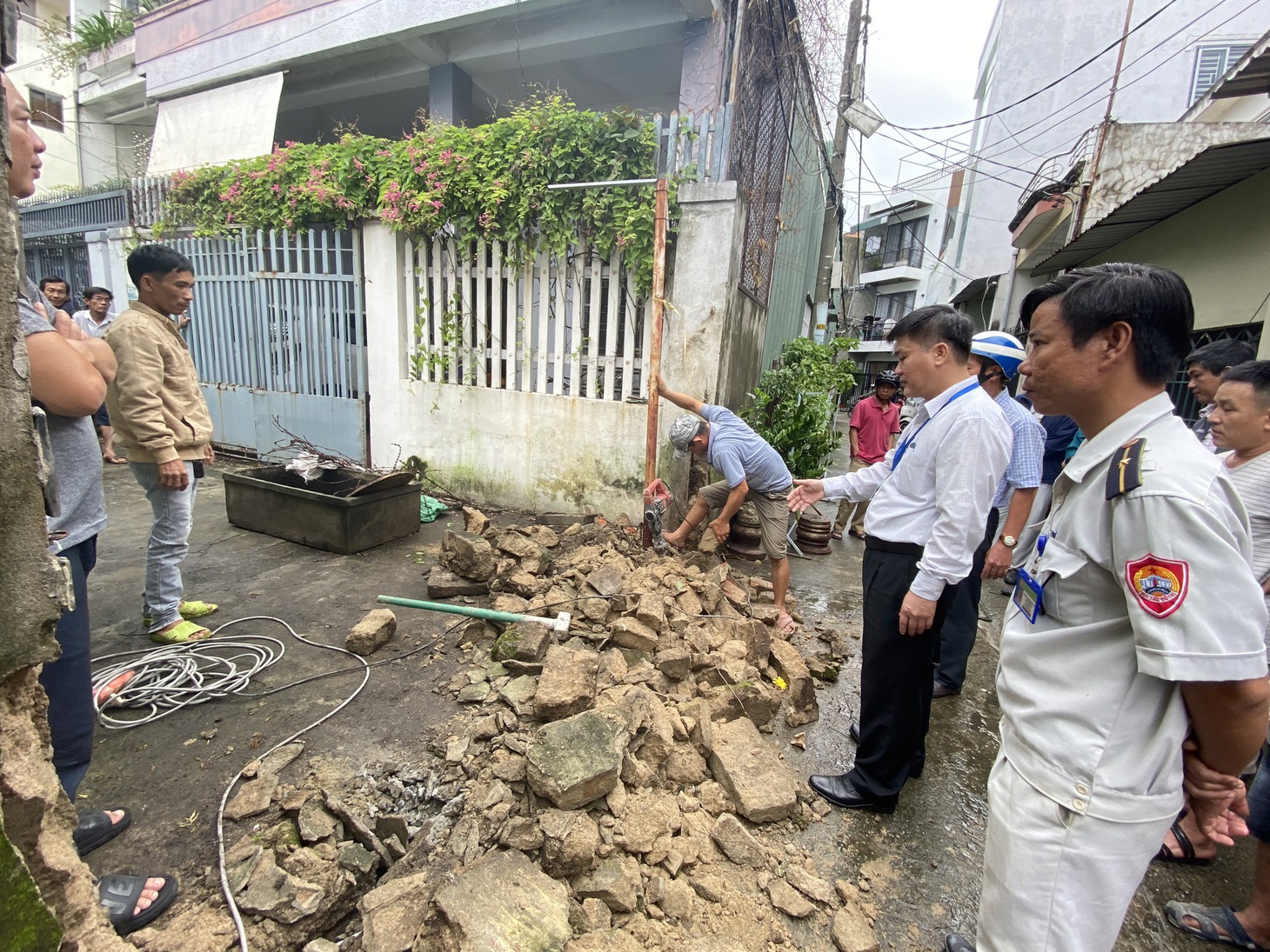 Bức tường đã được đập bỏ, hai kiệt không còn bị ngăn cách.