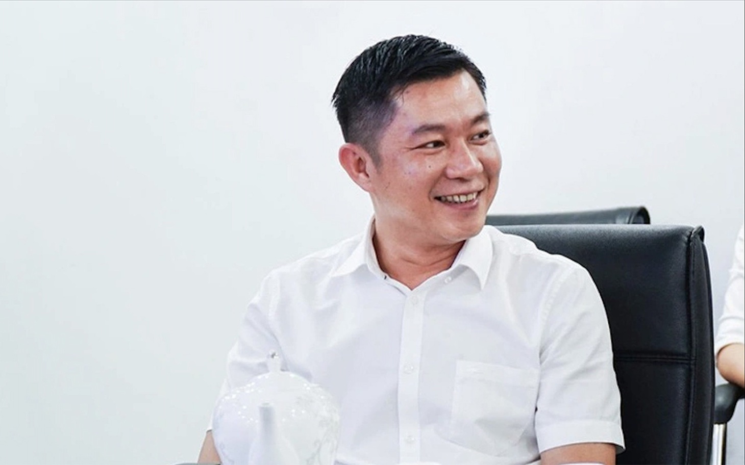Tuy nhiên, chỉ gần hai tuần sau, Sở Giao dịch chứng khoán TP.HCM (HoSE) thông báo về việc loại bỏ đối với giao dịch bán cổ phiếu LDG của ông Nguyễn Khánh Hưng do giao dịch bán cổ phiếu mà không báo cáo, không công bố thông tin trước khi thực hiện giao dịch theo quy định - Ảnh: LDG