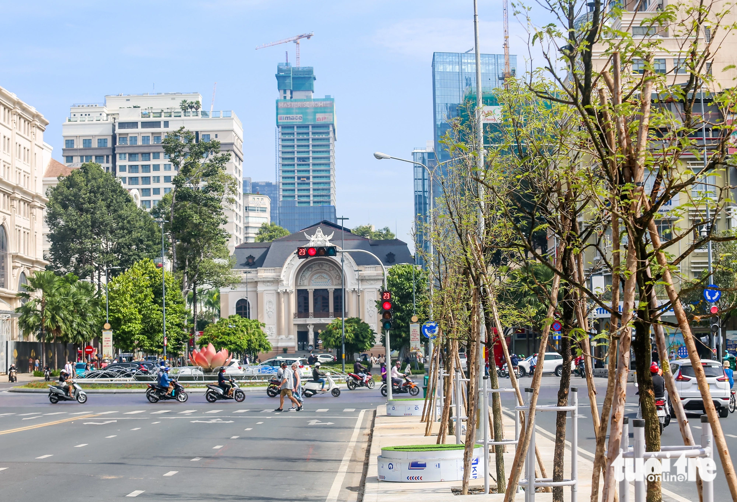 Khu vực được trồng cây trên đường Lê Lợi, hướng từ chợ Bến Thành đến phố đi bộ Nguyễn Huệ (quận 1) - Ảnh: CHÂU TUẤN