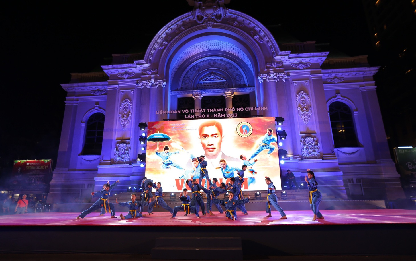 Vovinam được trình chiếu và biểu diễn ấn tượng để mở màn Liên hoan võ thuật TP.HCM lần 2 - Ảnh: QUANG THỊNH