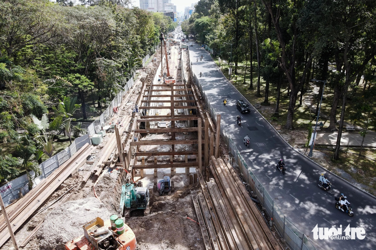 Theo thiết kế, hầm chui dài 400m với quy mô 2 làn xe. Trong đó, đoạn hầm kín dài 42m, đoạn đường dẫn vào hầm phía công viên Hoàng Văn Thụ dài 140m, đoạn đường dẫn ra hầm phía Trung tâm Quản lý bay dài 180m