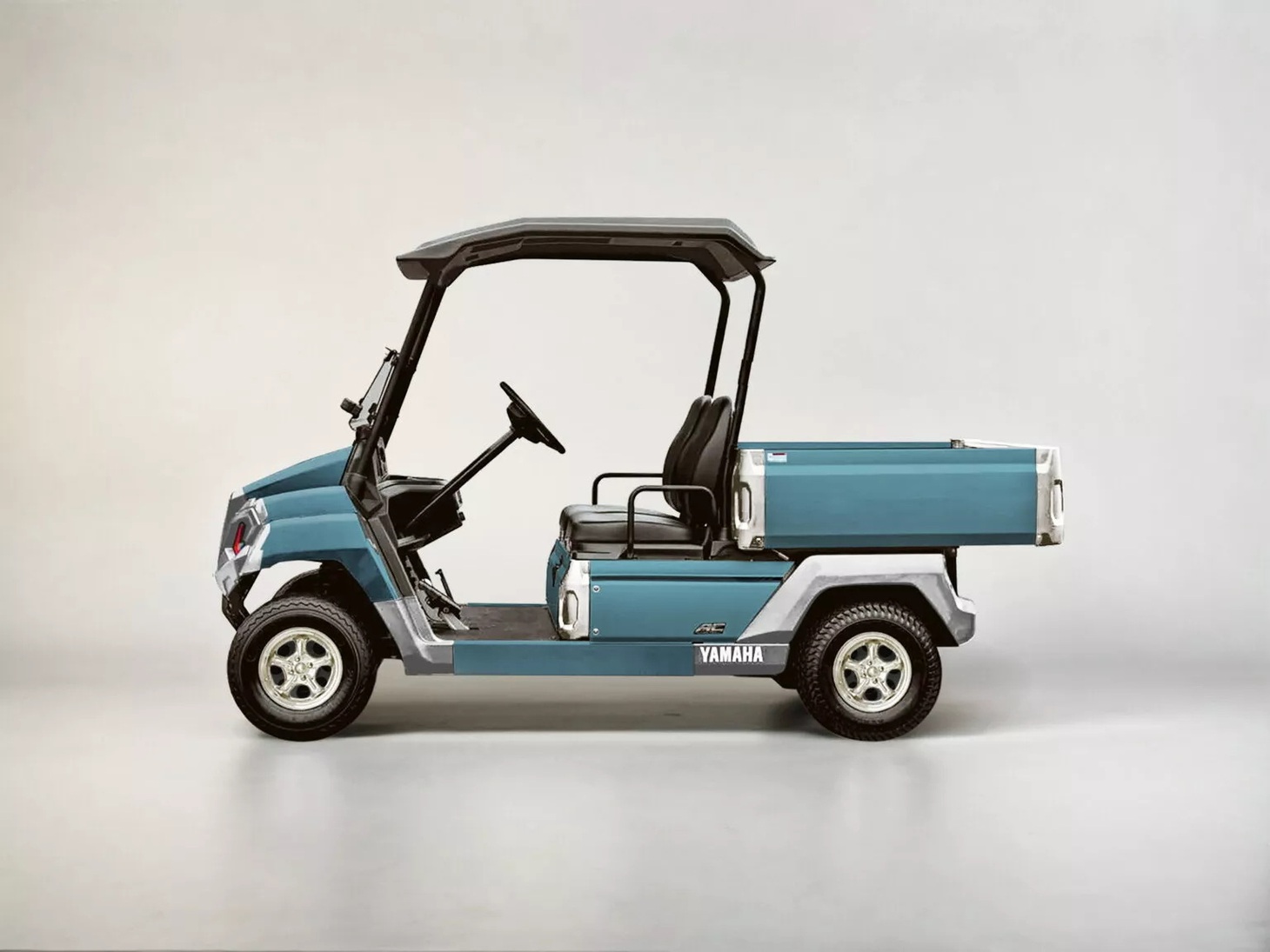 Concept 310 trông khá giống một bán tải thu nhỏ. Chiếc xe này có thể kéo theo rơ-moóc nhỏ, kéo theo thuyền, sử dụng hệ thống treo khí nén và ghế thể thao - Ảnh: Yamaha
