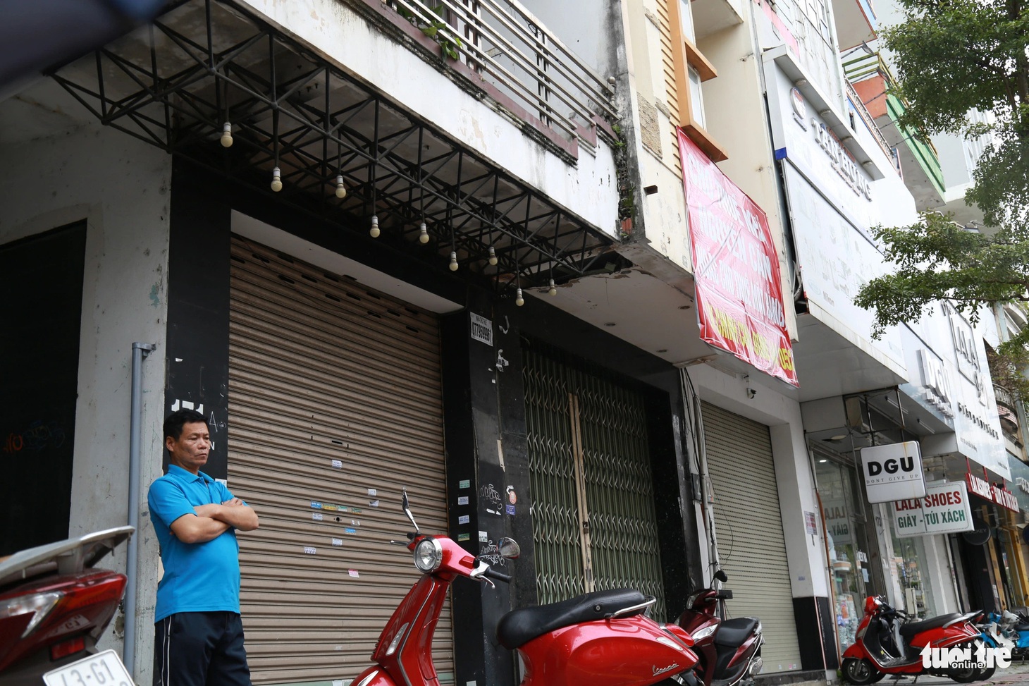 Ngay trước "thời điểm vàng" bán Tết, nhiều shop vẫn chấp nhận đóng cửa vì không cầm cự nổi - Ảnh: ĐOÀN NHẠN