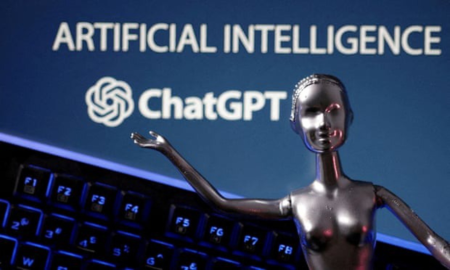 Ngày 1-11, Từ điển Collins đã chọn "AI" (viết tắt của artificial intelligence - trí tuệ nhân tạo) là từ của năm 2023. Từ khi công cụ chatbot ChatGPT của Công ty OpenAI được ra mắt hồi tháng 11-2022 đến nay, sự quan tâm của thế giới với các công cụ AI tăng ngày càng mạnh mẽ - Ảnh: REUTERS