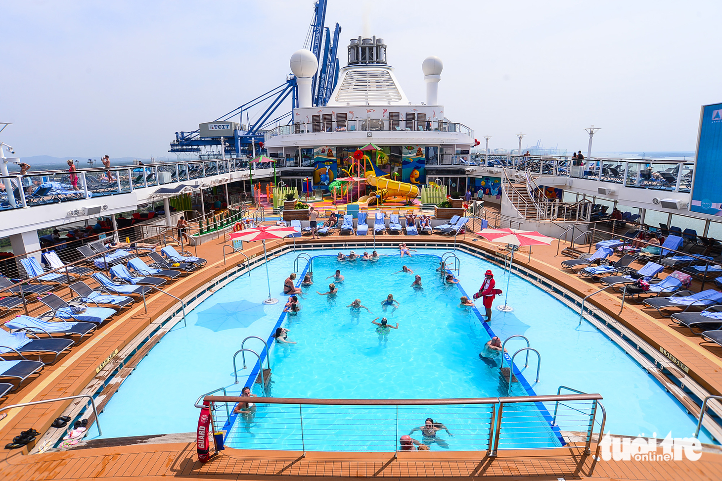 Bên trong tàu du lịch Spectrum of the Seas lớn nhất châu Á - Ảnh 1.