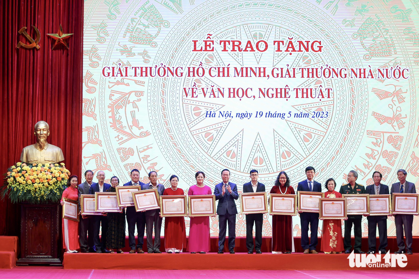 Chủ tịch nước Võ Văn Thưởng: Nhân dân rất cần sự dấn thân và lòng dũng cảm của văn nghệ sĩ - Ảnh 1.