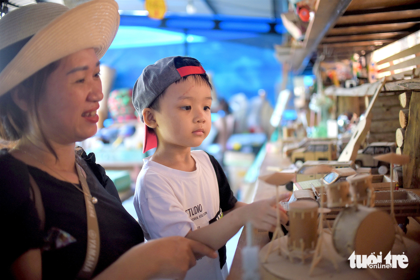 Những vật dụng độc đáo được thành viên vườn tái chế tạo nên từ những vật liệu phế thải