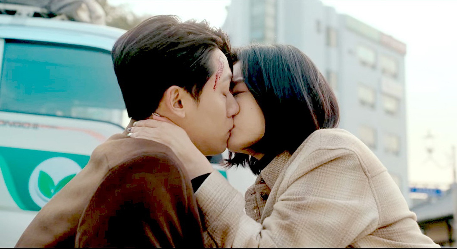 Chuyện tình giữa Kang Ho và Mi Joo đáng yêu trong phim Người mẹ tồi của tôi - Ảnh: JTBC