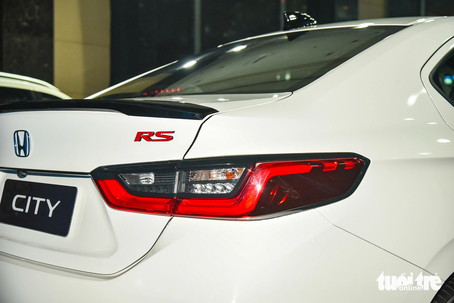 Hãng xe Nhật Bản trang bị gói công nghệ an toàn nâng cao Honda Sensing trên cả ba phiên bản cho Honda City 2023. Gói này bao gồm phanh giảm thiểu va chạm, đèn pha thích ứng tự động, ga tự động thông minh, giảm thiểu chệch làn đường, hỗ trợ giữ làn đường và thông báo xe phía trước khởi hành.