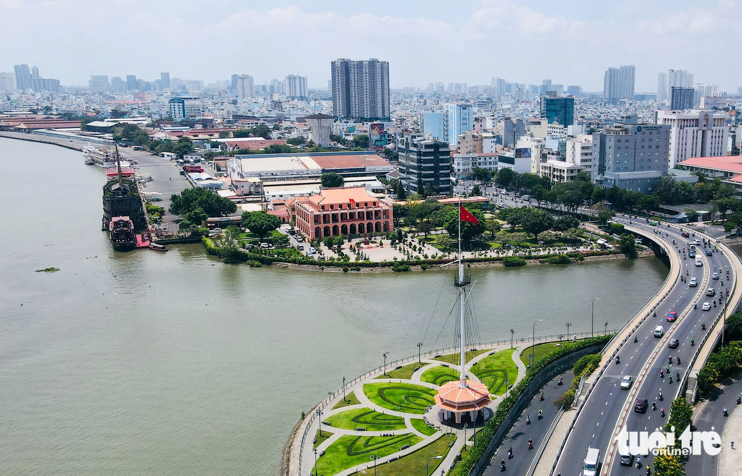 Giám đốc Sở Giao thông vận tải Trần Quang Lâm nhận định: "Chúng ta sẽ rà soát làm đường ven sông tổng thể từ Nhà Bè đến hết sông Sài Gòn, đặc biệt từ Mũi Đèn Đỏ đến Khánh Hội - Nhà Rồng được đánh giá là đoạn có tiềm năng rất lớn. Khi chúng ta dời cảng đi thì sẽ càng phát triển đường ven sông, cảng du lịch quốc tế, khu đô thị thương mại".