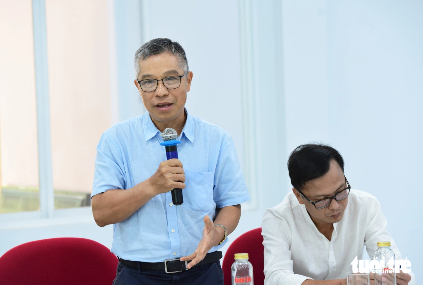 Anh Lê Nguyễn Minh Quang, Giám đốc đối ngoại Công ty Nam Long, chủ nhiệm gia đình Vì ngày mai phát triển báo Tuổi Trẻ, chia sẻ một số góp ý để học bổng Tiếp sức đến trường có thêm sự góp sức từ cộng đồng, từ chính các bạn trẻ đã nhận học bổng này - Ảnh: DUYÊN PHAN
