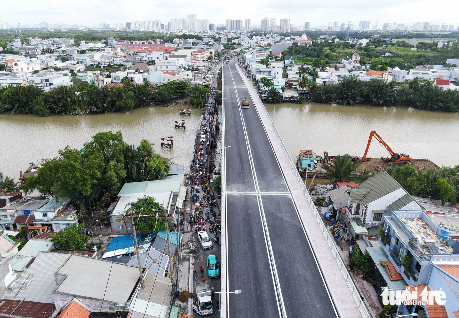Cầu Long Kiểng mới sẽ giúp thay đổi bộ mặt đô thị tại khu vực này, giúp giao thông đi lại thuận lợi. Nhiều người dân bày tỏ sự phấn khởi khi sắp thoát khỏi cảnh chen chúc qua cầu sắt Long Kiểng cũ đã xuống cấp.