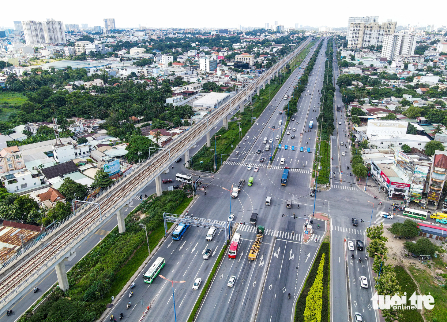 Còn điểm cuối của đoạn vành đai 2 này là nút giao Bình Thái, khu vực tiếp giáp đường Võ Nguyên Giáp (trước là xa lộ Hà Nội) và đường Đỗ Xuân Hợp
