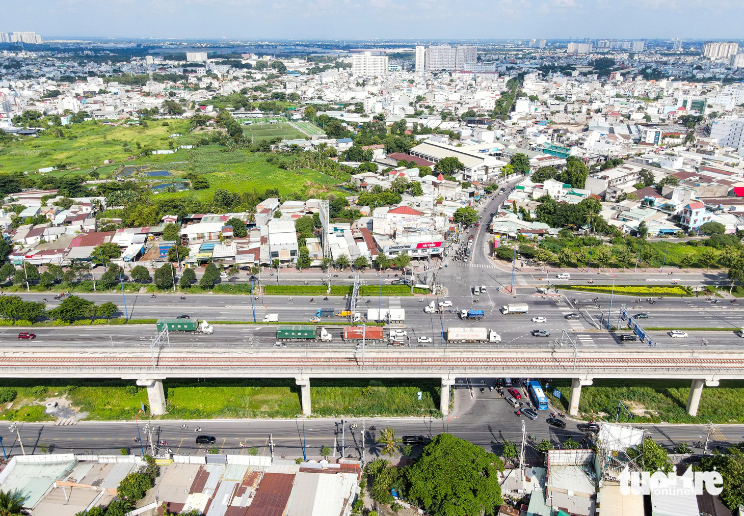 Tổng nhu cầu sử dụng đất của dự án khoảng 47,66ha. Sơ bộ có khoảng 587 hộ dân bị ảnh hưởng, trong đó 524 trường hợp phải bố trí tái định cư. Dự án được đề xuất triển khai từ năm 2023-2027, trong đó lập và trình chủ trương đầu tư vào quý 3-2023. Khởi công xây dựng và đưa vào khai thác từ quý 2-2025 đến quý 4-2026. Quyết toán dự án vào năm 2027