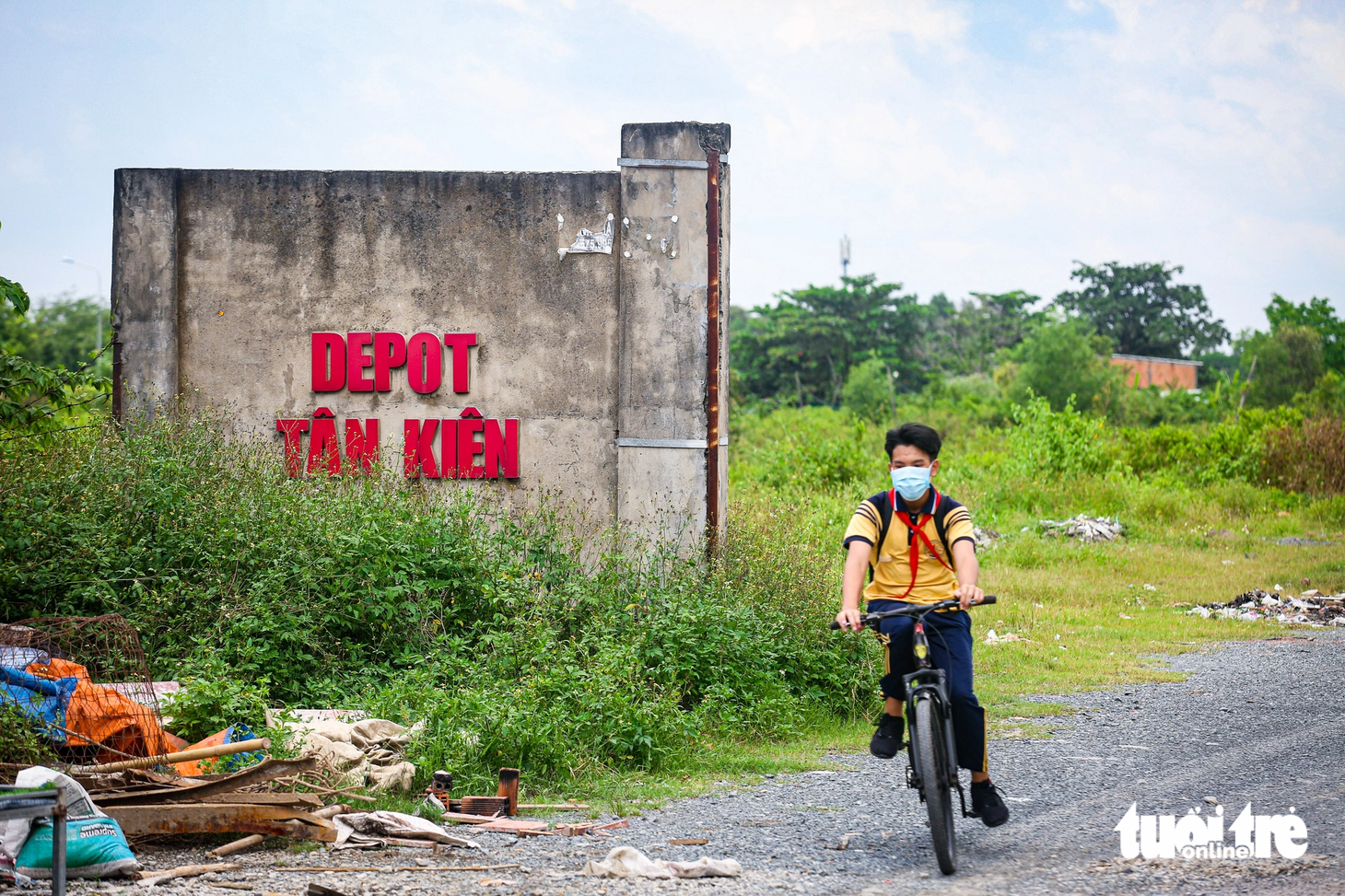 Depot ga Tân Kiên rộng 67ha là ga đầu mối hành khách phía Nam tổ chức các đoàn tàu khách của đường sắt tốc độ cao đi phía Bắc qua ga Sài Gòn (đoàn tàu khách đường sắt tốc độ cao xuyên tâm TP). Hiện trạng nơi đây khá nhếch nhác...