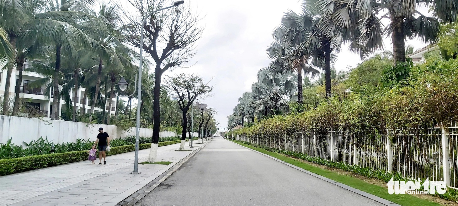 Đà Nẵng đã thu hồi một số diện tích các dự án ven biển và mở lối đi phục vụ người dân, du khách - Ảnh: ĐOÀN CƯỜNG