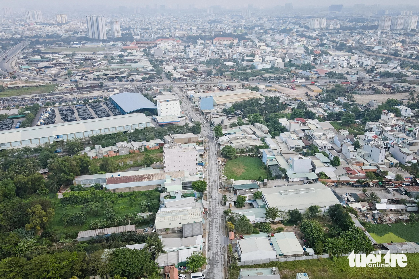 Đường Hồ Văn Long, đoạn từ đường Võ Trần Chí đến kênh Tham Lương - Bến Cát, quận Bình Tân, TP.HCM (còn gọi là đường Sông Suối) nhìn từ trên cao
