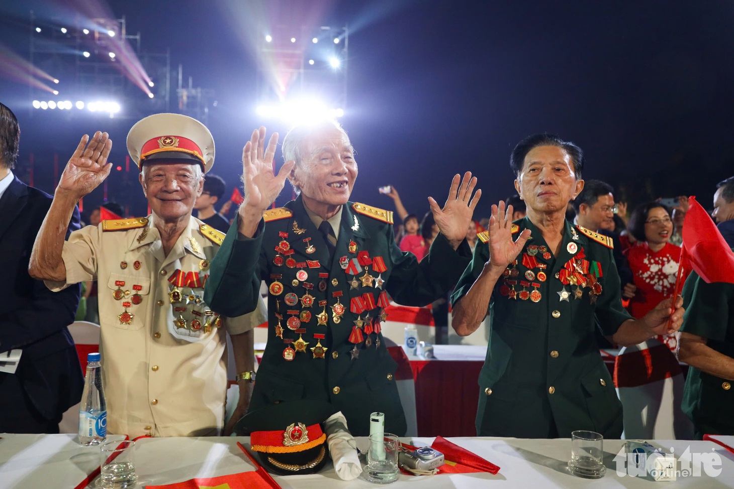 Ngày này 70 năm trước, người Hà Nội ‘cả đêm không ngủ, khóc và vui khủng khiếp’ - Ảnh 4.
