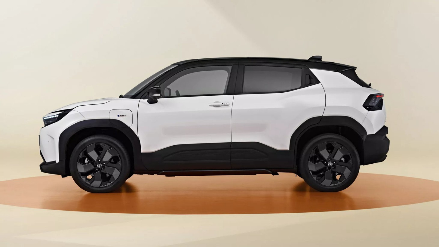 Suzuki e-Vitara xuất hiện tại châu Âu với tên gọi... Toyota Urban Cruiser - Ảnh 2.