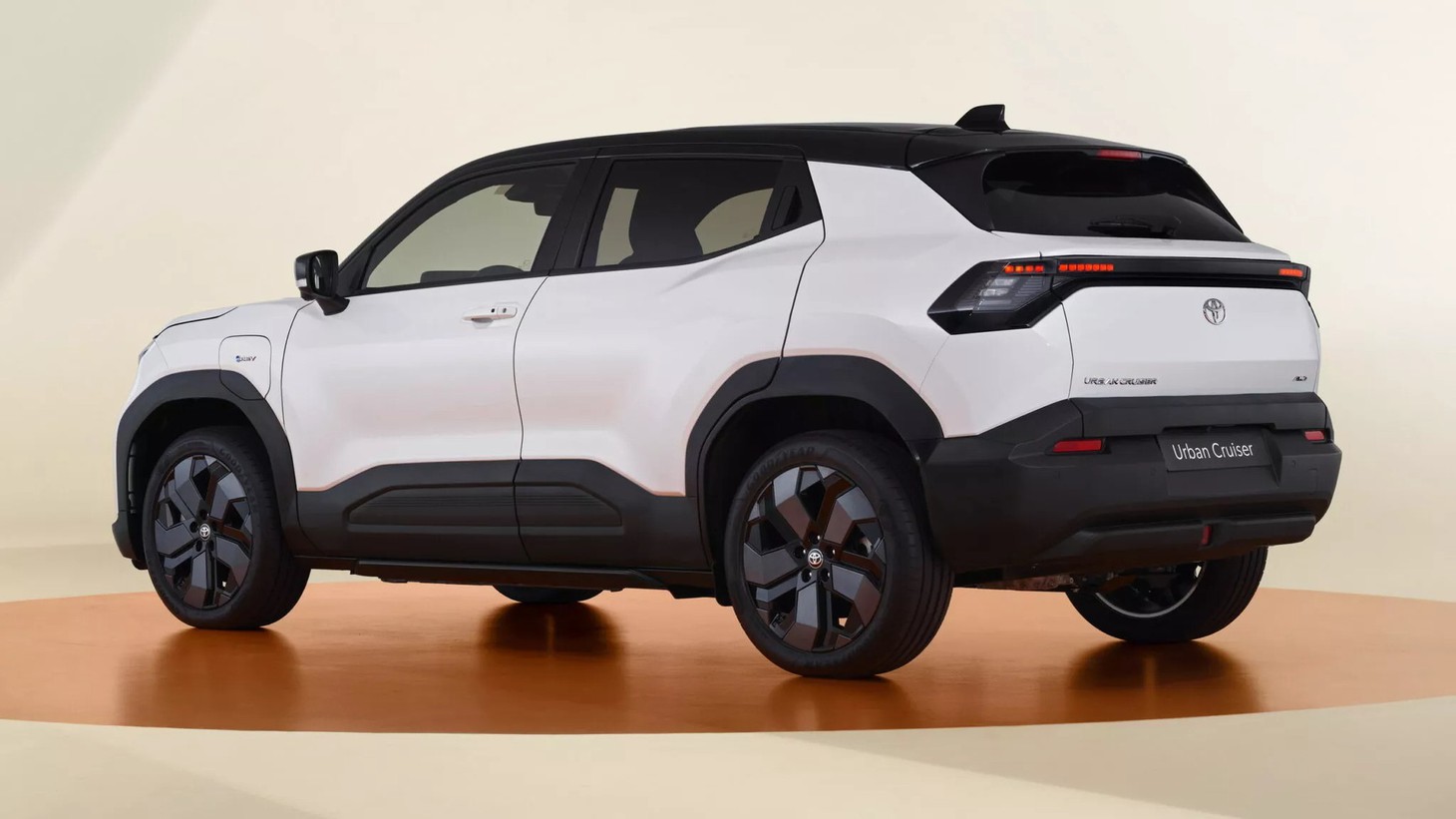 Suzuki e-Vitara xuất hiện tại châu Âu với tên gọi... Toyota Urban Cruiser - Ảnh 3.