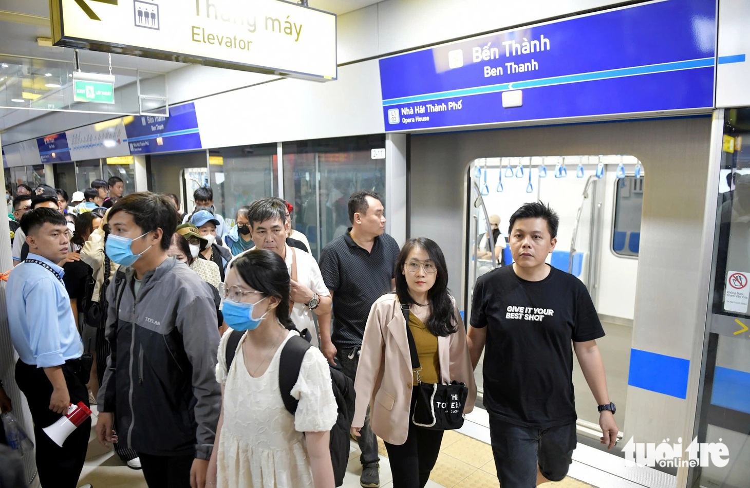Metro số 1 nhộn nhịp ngày cuối năm, sẽ tăng cả số chuyến và giờ chạy - Ảnh 9.