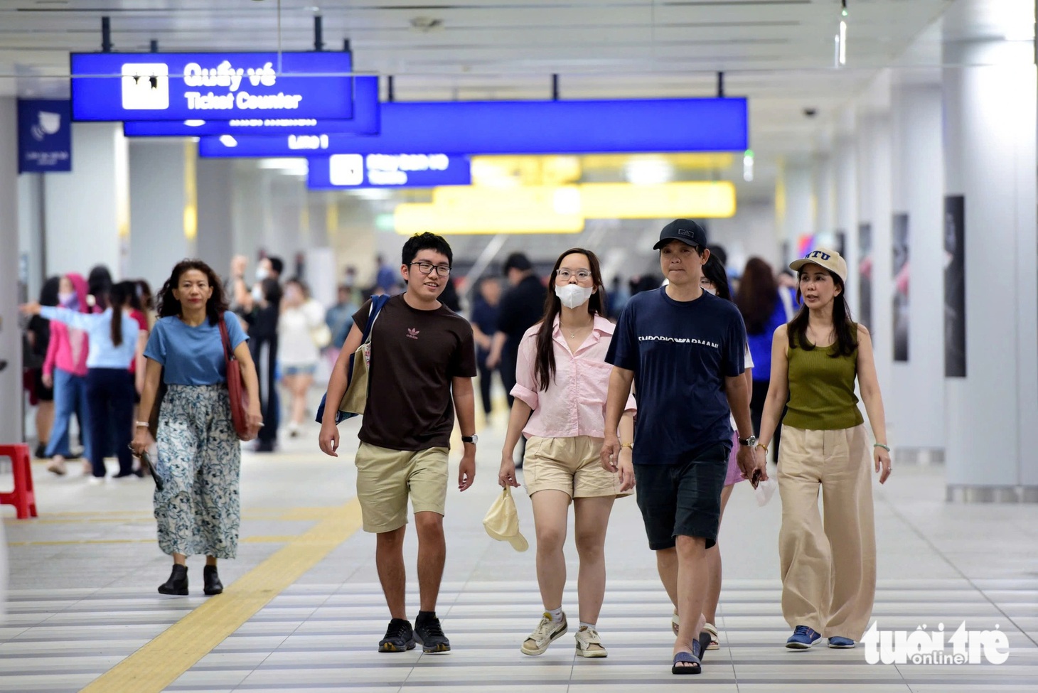Metro số 1 nhộn nhịp ngày cuối năm, sẽ tăng cả số chuyến và giờ chạy - Ảnh 8.