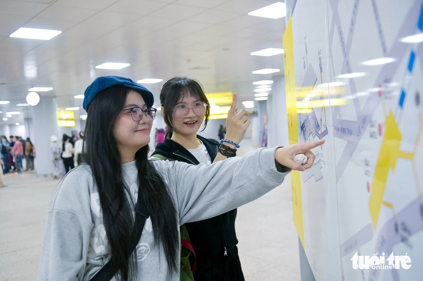 Metro số 1 nhộn nhịp ngày cuối năm, sẽ tăng cả số chuyến và giờ chạy - Ảnh 2.