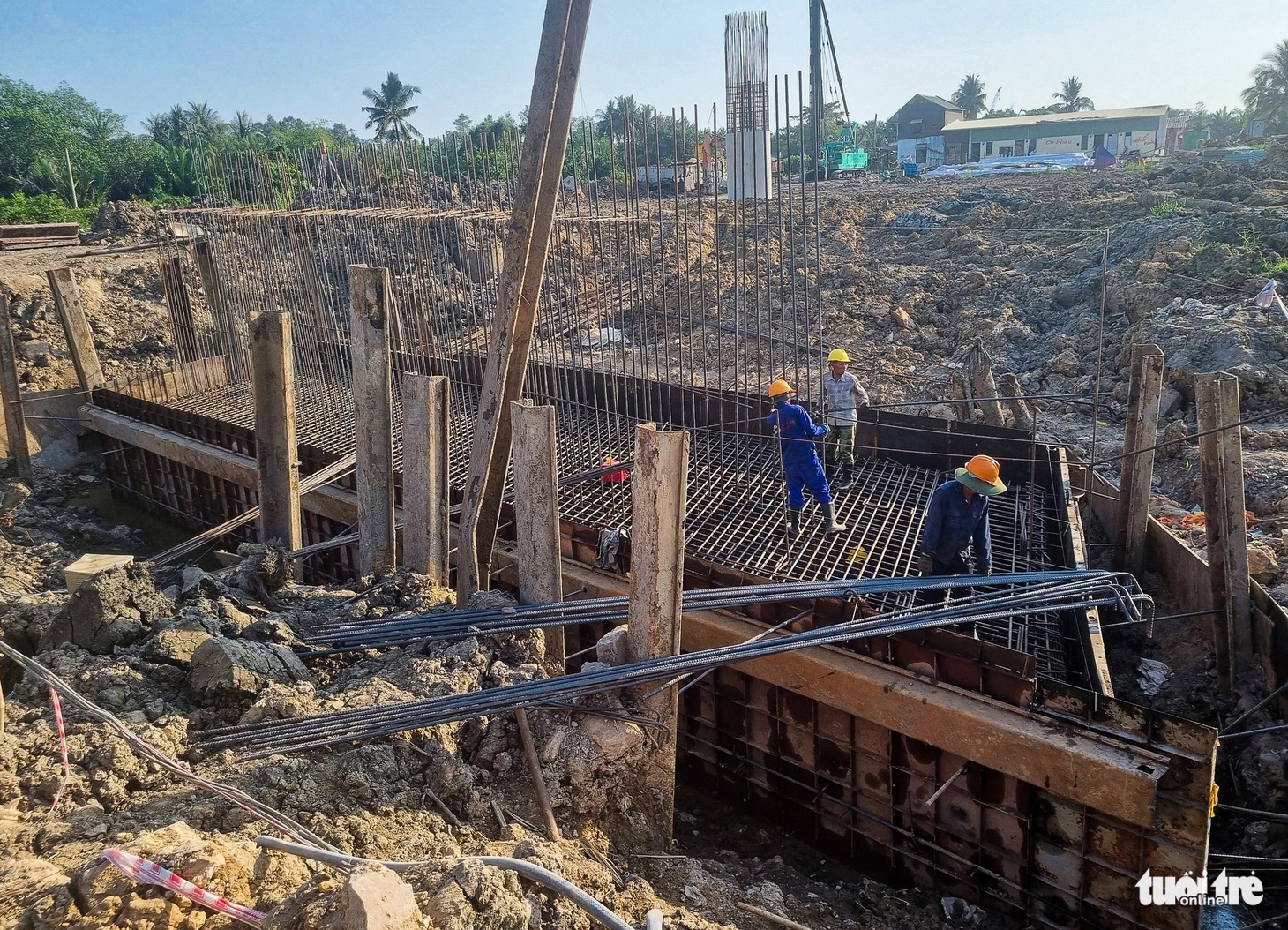 Công trường vành đai 3 sẽ không nghỉ suốt dịp Tết. Nhiều kỹ sư và công nhân trực chiến. 