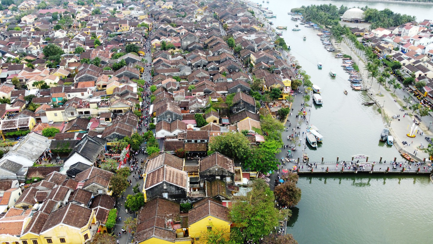 Hội An (ảnh) và Huế cùng được đề cử Điểm đến thành phố văn hóa hàng đầu châu Á - Ảnh: ĐOÀN CƯỜNG