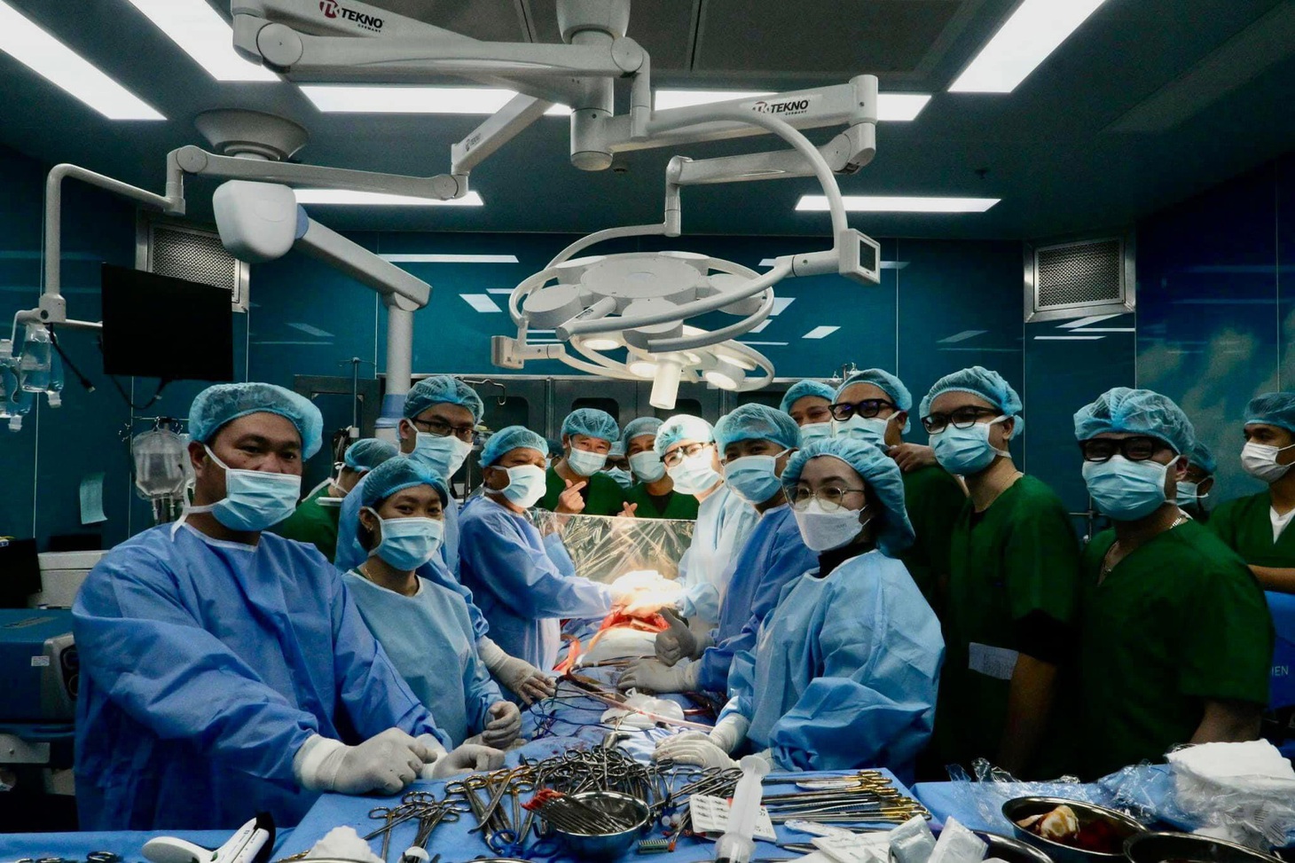 80 y bác sĩ thực hiện ca phẫu thuật ghép phổi đêm 30 Tết - Ảnh: BVCC
