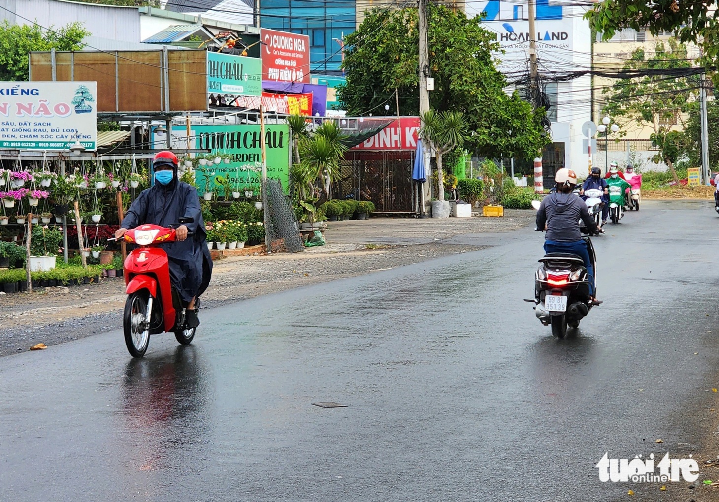 Mưa giải nhiệt tại TP Thủ Đức - Ảnh: MINH HÒA