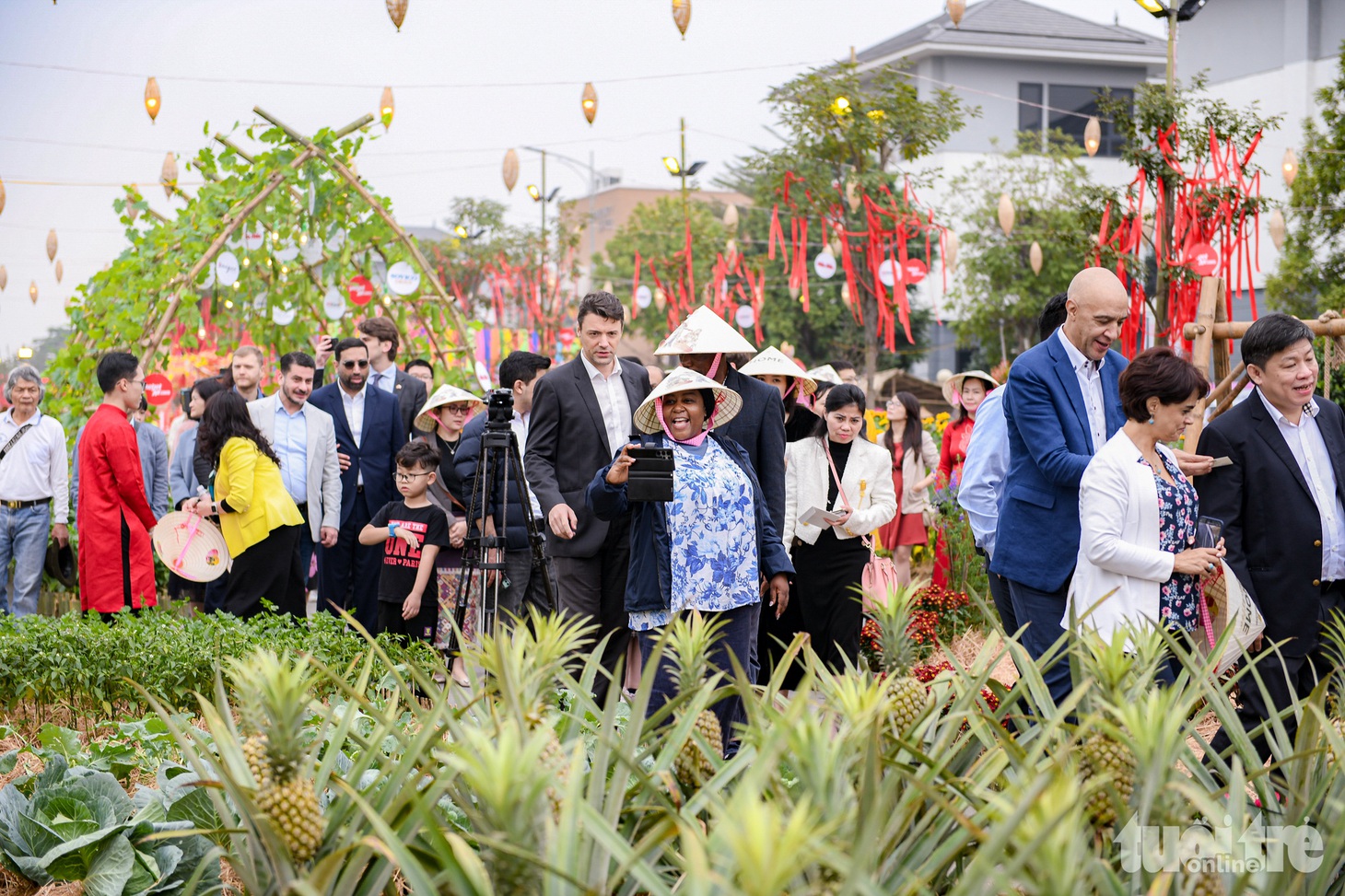 Đường hoa Home Hanoi Xuan 2024 có nhiều không gian đặc sắc đậm chất Tết Việt, hứa hẹn thu hút đông đảo du khách đến check in, khám phá - Ảnh: NAM TRẦN
