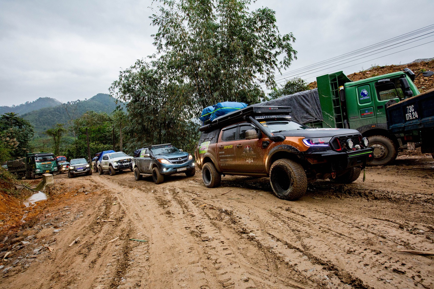 Chủ xe Mitsubishi Triton đi từ thiện vùng xa: 'Không nhiều công nghệ, nhưng quăng đâu cũng được'- Ảnh 1.