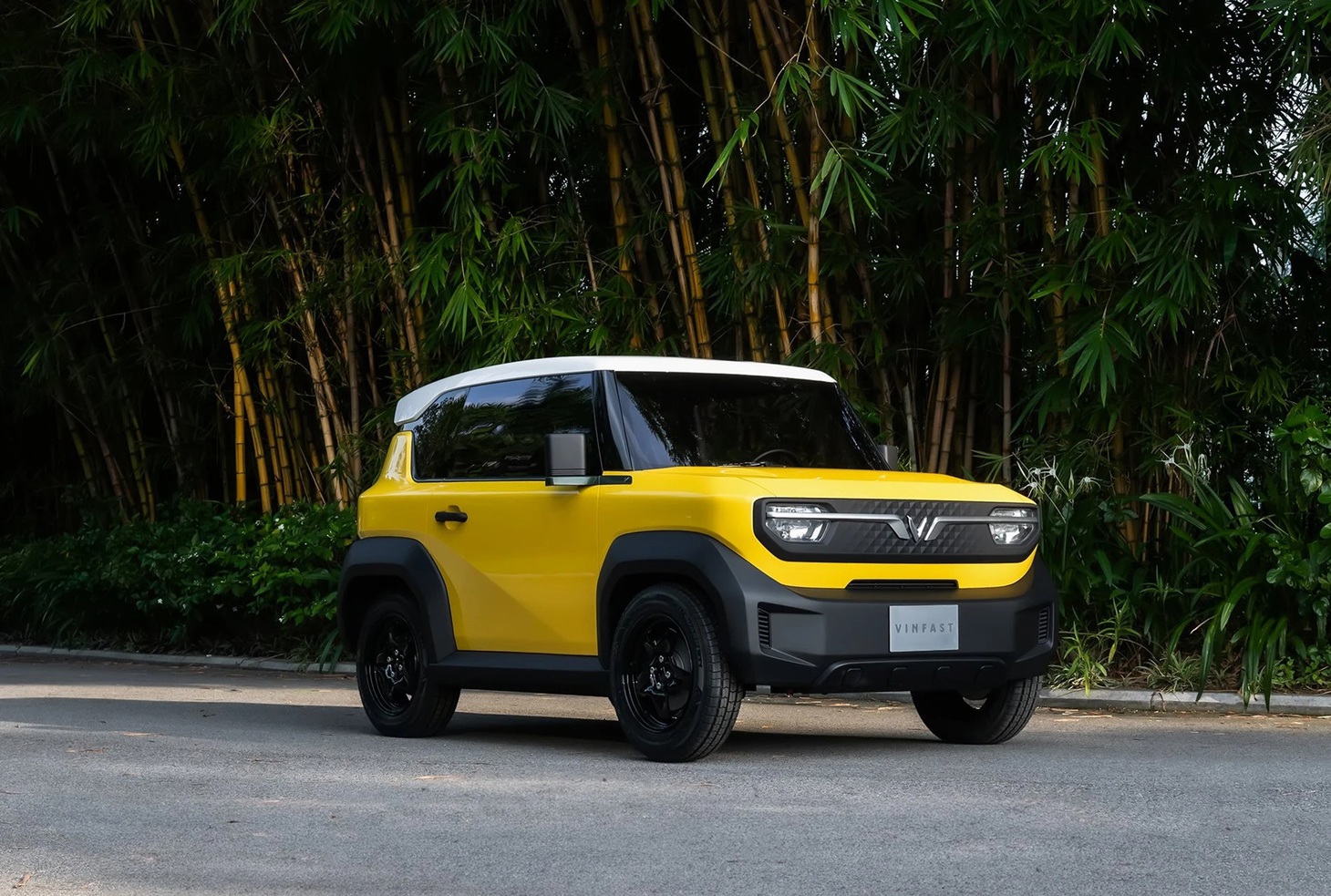 VinFast VF 3 có kích thước nhỏ gọn với chiều dài chỉ 3,19m và chiều rộng 1,679m. Thiết kế ngoại thất giống SUV nhưng nhỏ gọn với chỉ hai cửa - Ảnh: VinFast