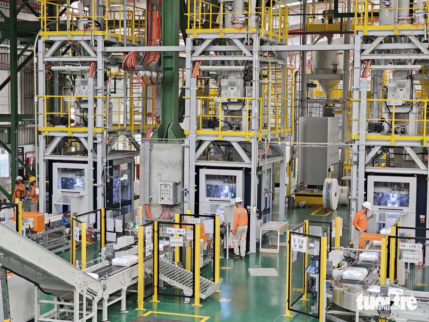 Các sản phẩm từ nhà máy này sẽ giúp giảm nhu cầu nhập khẩu nguyên liệu và nâng cao khả năng cạnh tranh của ngành công nghiệp nhựa trong nước