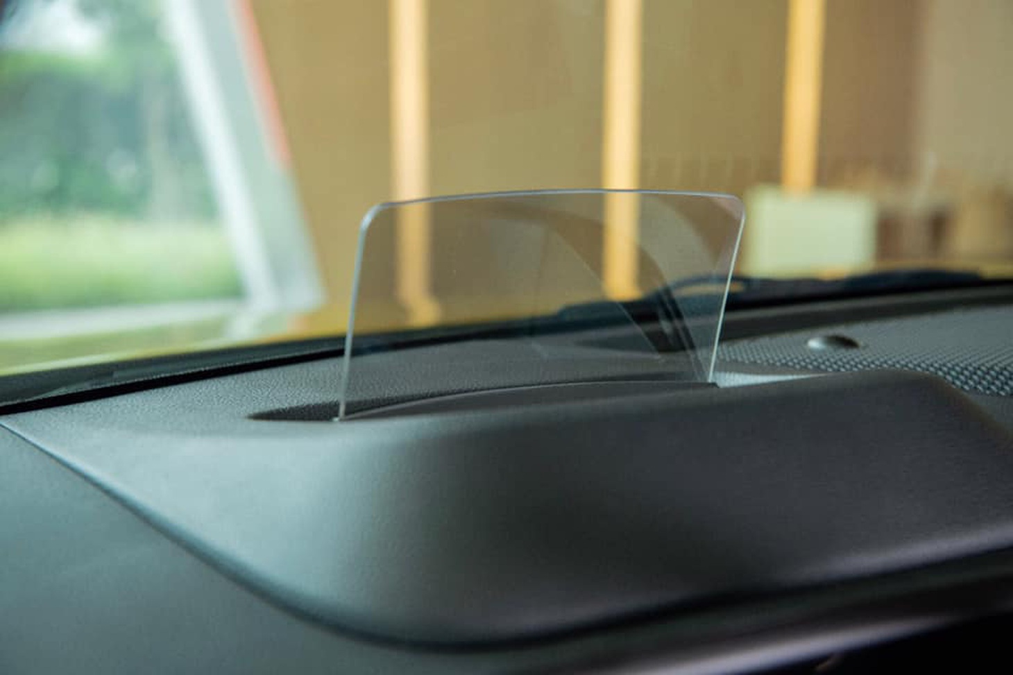 Xe có màn hình HUD và lẫy chuyển số hiếm thấy trong phân khúc