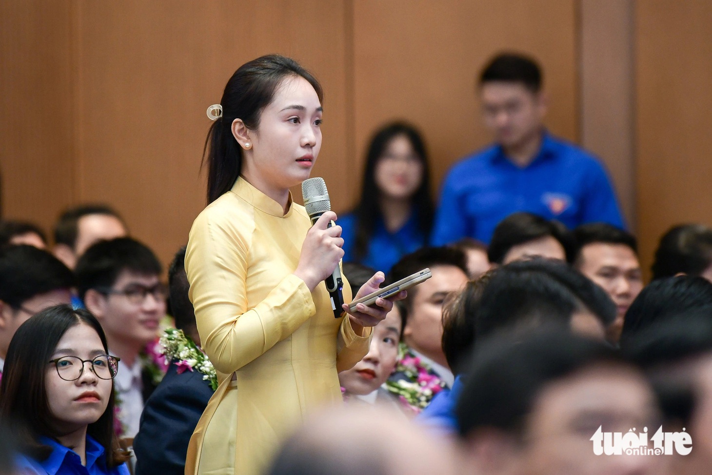 Doanh nhân trẻ Lê Thị Hồng đặt câu hỏi thời gian tới có giải pháp gì để kết nối liên thông các dịch vụ từ dữ liệu quốc gia nhằm tạo điều kiện thuận lợi cho các doanh nghiệp trẻ khai thác, sử dụng trong quá trình vận hành doanh nghiệp&nbsp;