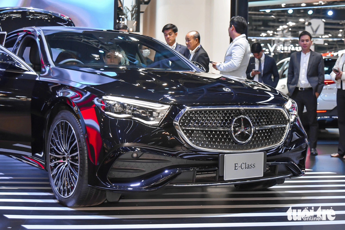 Mercedes-Benz E-Class 2024 có lưới tản nhiệt