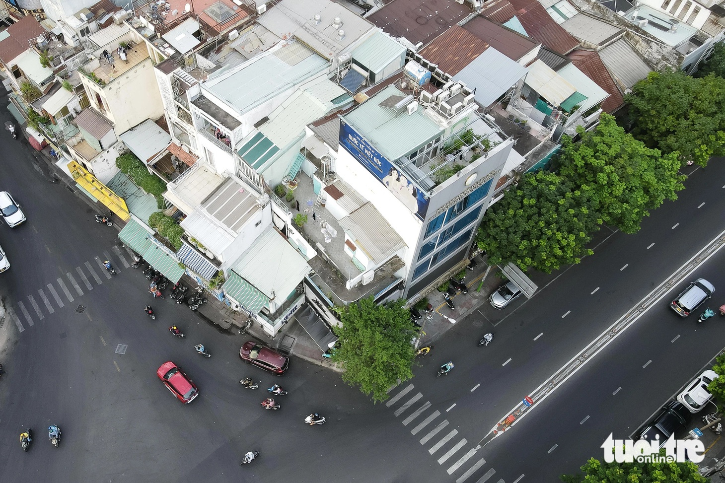Năm 2000, UBND TP chủ trương giải tỏa nhằm chỉnh trang khu Mả Lạng có diện tích đất thu hồi hơn 6,8ha, giới hạn bởi bốn tuyến đường gồm Nguyễn Cư Trinh, Cống Quỳnh, Nguyễn Trãi, Trần Đình Xu. Ban đầu, dự án được giao cho Tổng công ty Địa ốc Sài Gòn thực hiện - Ảnh: THẢO LÊ