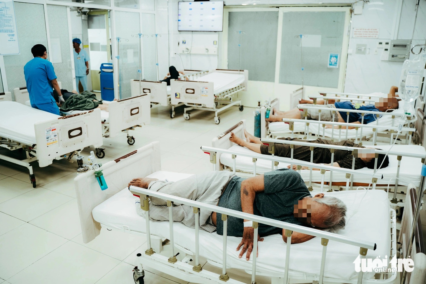 Đa số ca cấp cứu tại Bệnh viện Nguyễn Tri Phương là các bệnh nhân lớn tuổi gặp các vấn đề về hô hấp, tim mạch do thời tiết nắng nóng gay gắt