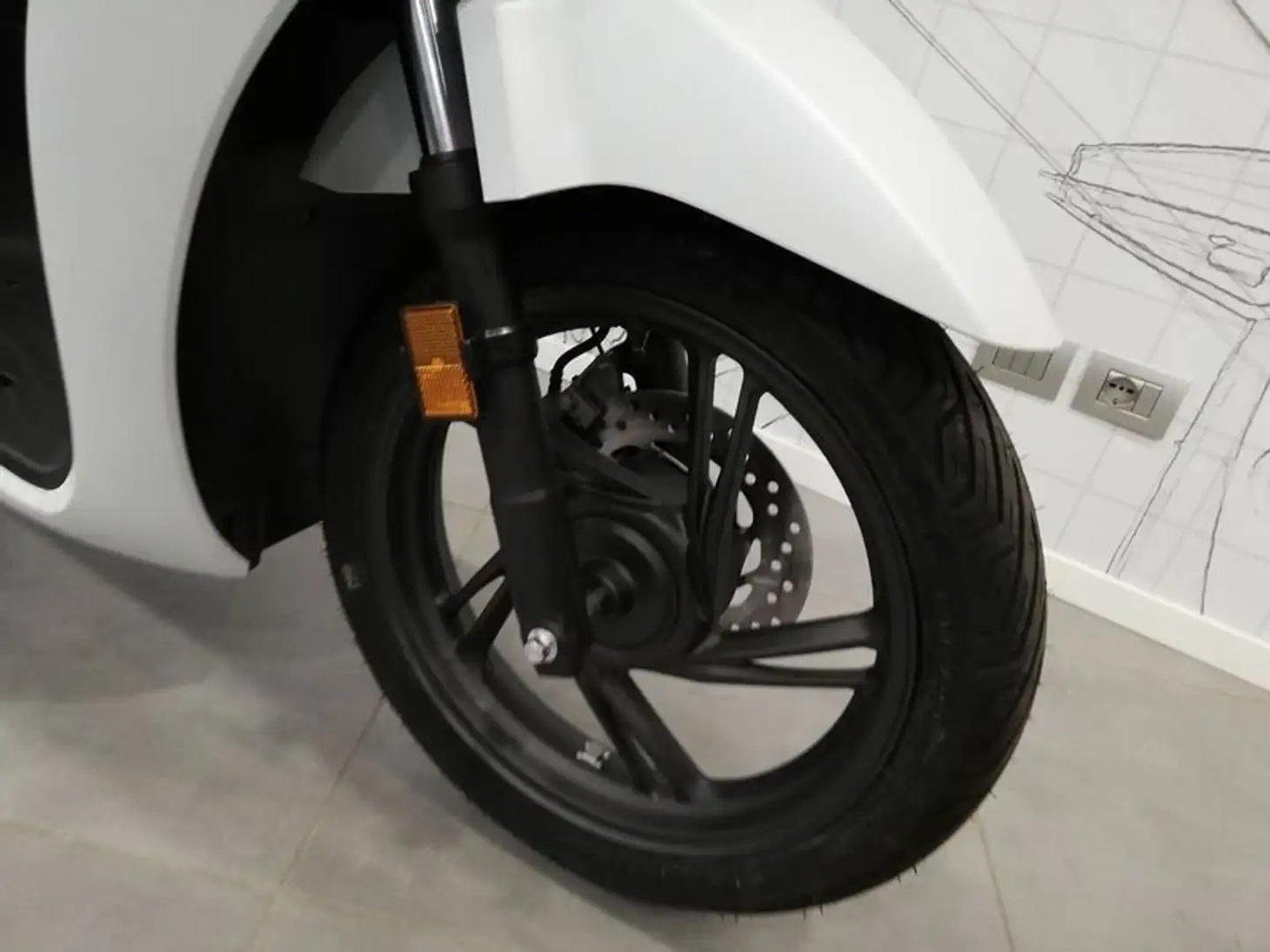 Honda SH 2024 thêm màu mới sang chảnh, giá quy đổi 98 triệu đồng- Ảnh 5.