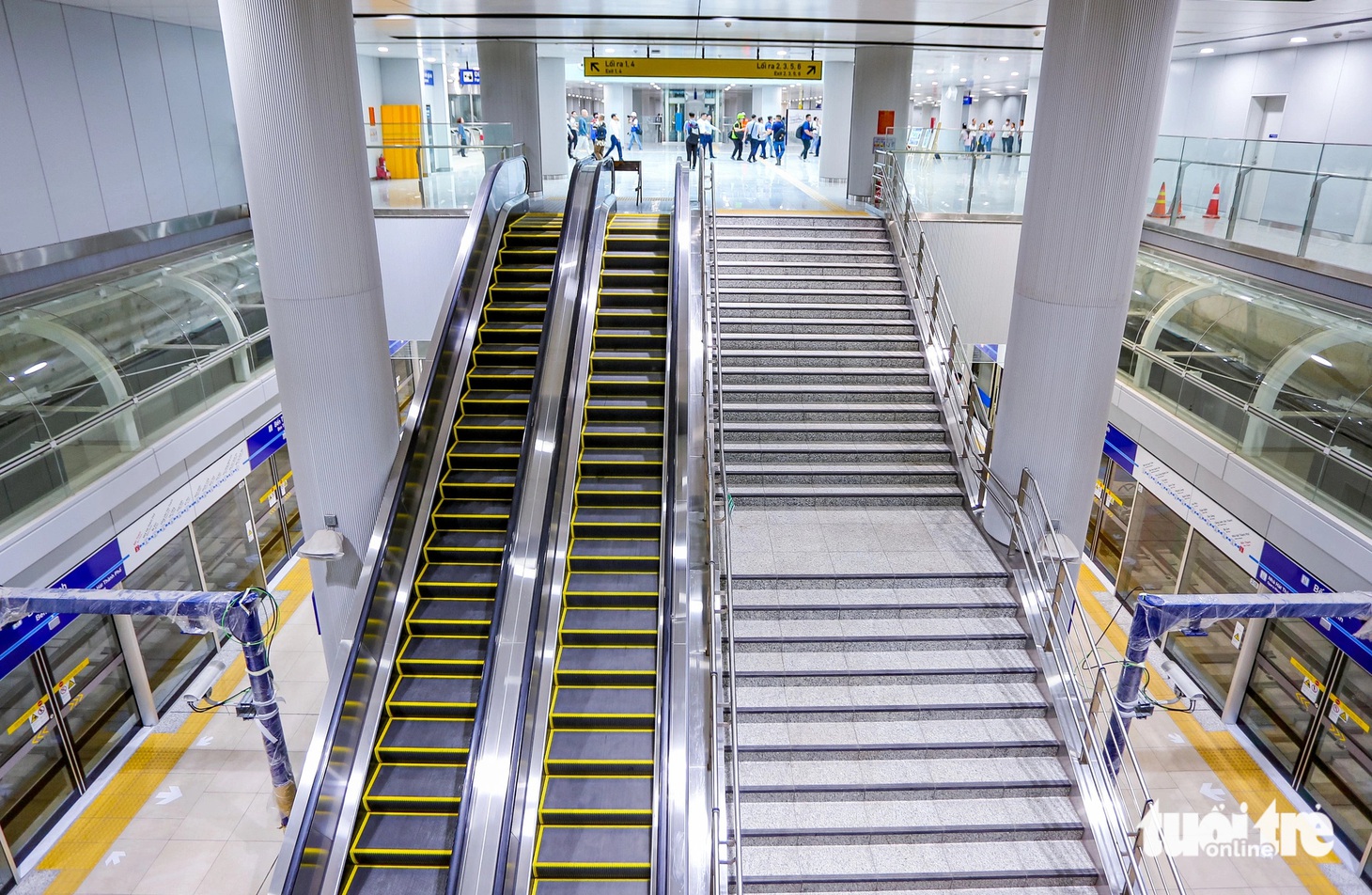 Ngoài phục vụ hành khách tuyến metro số 1, ga Bến Thành còn là điểm trung chuyển, kết nối các tuyến metro khác và các khu vực trung tâm TP.HCM thông qua 6 lối lên xuống&nbsp;