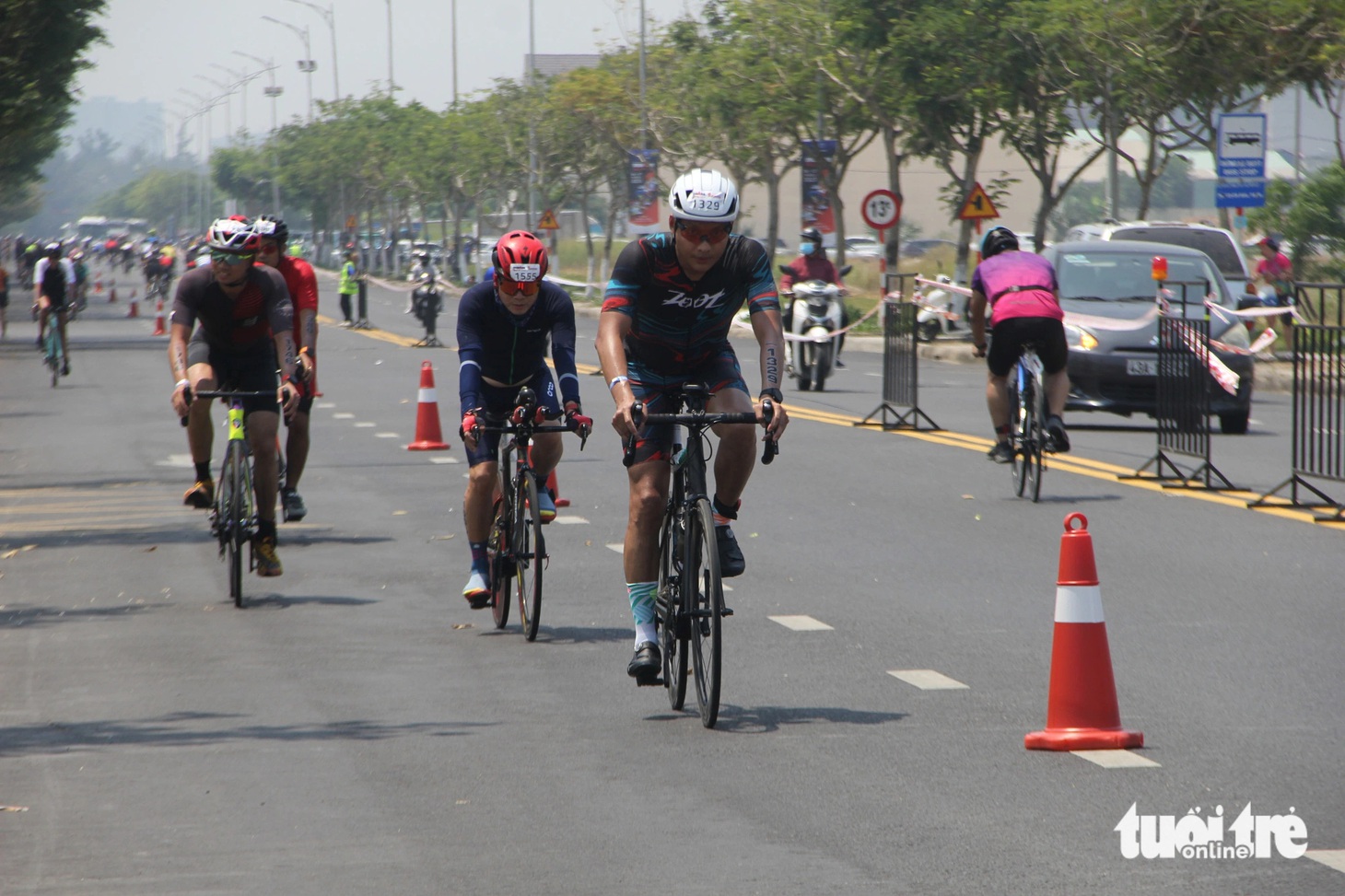3.000 người từ 52 quốc gia tranh tài IRONMAN trong 'đặc sản' nắng nóng cao điểm ở Đà Nẵng - Ảnh: TRƯỜNG TRUNG