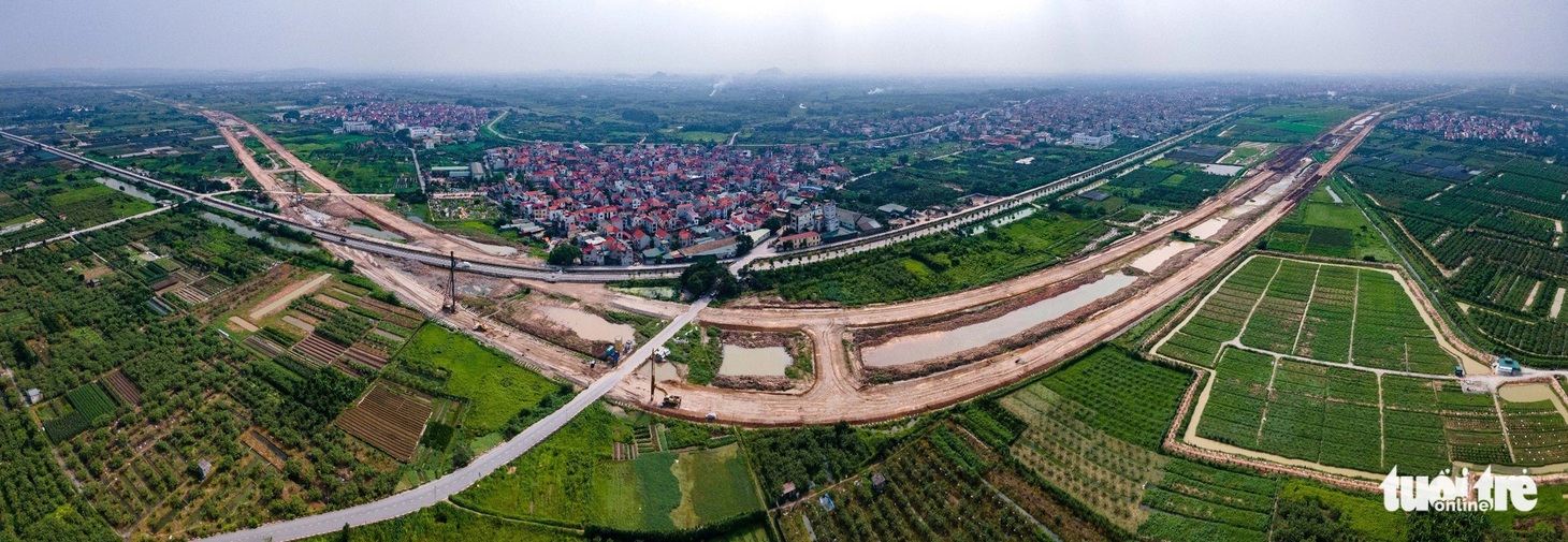 Hình hài tuyến đường vành đai 4 sau gần 1 năm thi công, đoạn gói thầu số 9 đi qua huyện Hoài Đức, Đan Phượng - Ảnh: NAM TRẦN