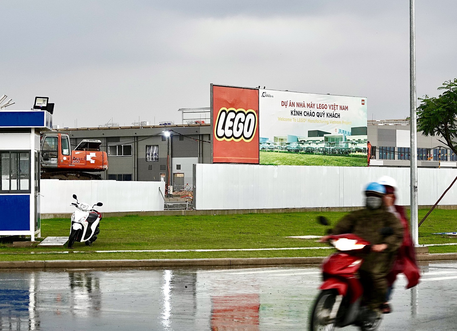 Tập đoàn LEGO với dự án nhà máy hơn 1,3 tỉ USD. Đây là nhà máy trung hòa carbon đầu tiên trên thế giới của tập đoàn này tại KCN Việt Nam - Singapore lll ở Bình Dương - Ảnh chụp chiều 21-5 - Ảnh: T.T.D.